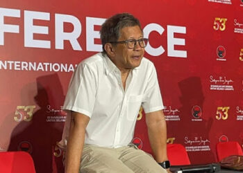 Pengamat Politik Rocky Gerung. FOTO/Net. Ⓒ Hak cipta foto di atas dikembalikan sesungguhnya kepada pemilik foto