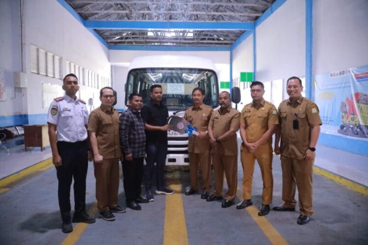 Pemkab Aceh Besar Terima Bantuan Satu Unit Bus Sekolah