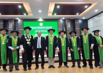 Pertahankan Disertasi soal Peran Lembaga Adat dalam Penurunan Stunting, Iskandar Raih Gelar Doktor dari FK USK