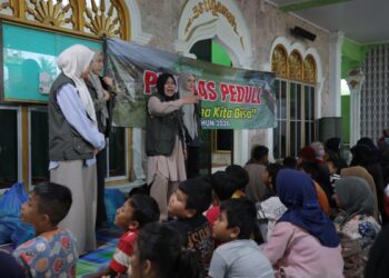 Perkumpulan Istri Karyawan Bank Aceh Syariah (PIKABAS) menunjukkan komitmen sosialnya dengan menggelar aksi kemanusiaan untuk membantu warga terdampak banjir di beberapa wilayah Aceh. FOTO/Dok. PIKABAS untuk HAI. Ⓒ Hak cipta foto di atas dikembalikan sesungguhnya kepada pemilik foto