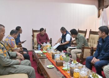 Wagub Aceh Bahas Penanganan Bencana dan Pembangunan Huntara Bersama Wakil Kepala Badan Pengaturan BUMN