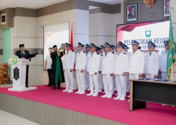 Lantik 18 Keuchik, Wali Kota Sabang Tekankan Amanah dan Disiplin Pemerintahan Gampong