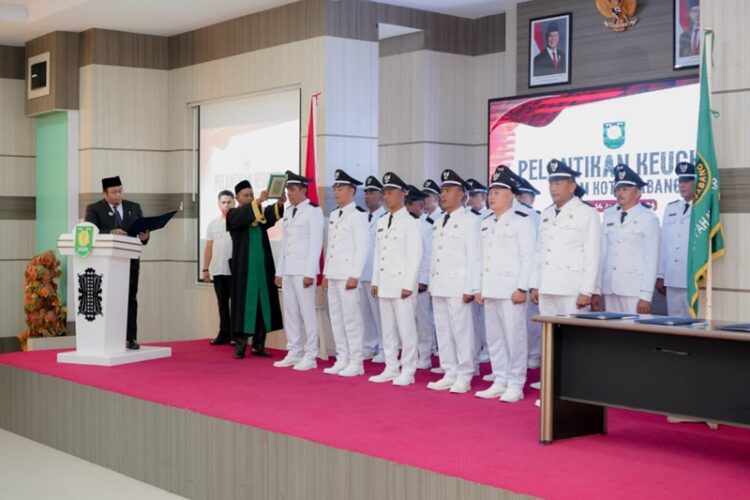 Lantik 18 Keuchik, Wali Kota Sabang Tekankan Amanah dan Disiplin Pemerintahan Gampong