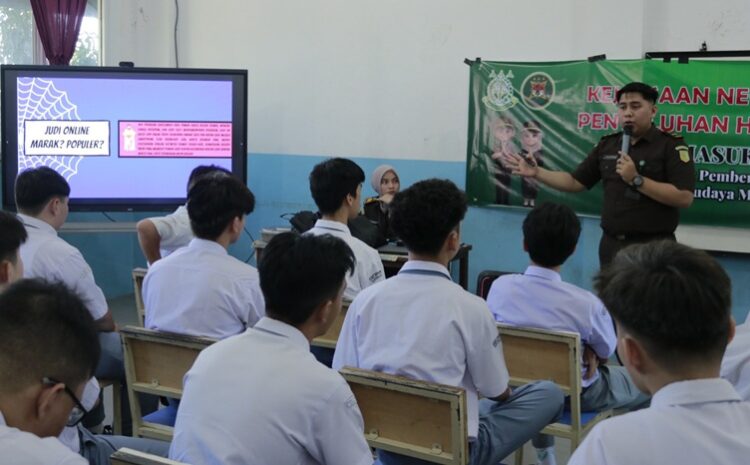 Jaksa Masuk Sekolah, Kejari Banda Aceh Edukasi Pelajar soal Ancaman Judi Online