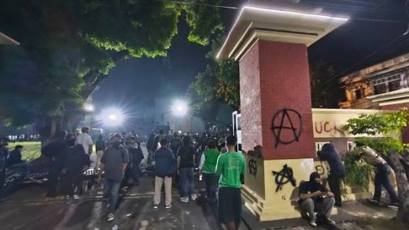 Ⓒ Hak cipta foto di atas dikembalikan sesungguhnya kepada pemilik foto Ⓒ Hak cipta foto di atas dikembalikan sesungguhnya kepada pemilik foto