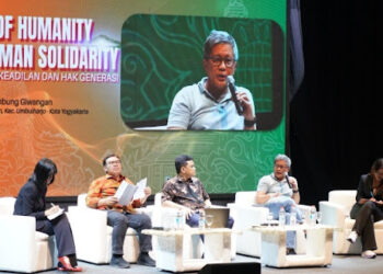 Rocky Gerung: Indonesia Surplus Ijazah, Banyak Lulusan S3 Jadi Ojek