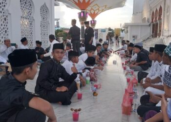 Santri Dayah Wakaf Barbate Ikuti Rihlah Ramadhan dan Buka Puasa Bersama di Masjid Raya Baiturrahman