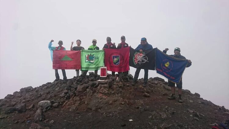 Ⓒ Hak cipta foto di atas dikembalikan sesungguhnya kepada pemilik foto Ⓒ Hak cipta foto di atas dikembalikan sesungguhnya kepada pemilik foto