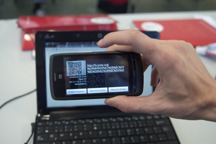 Ilustrasi Berita dan Informasi Publik serta QR Code. FOTO/Net. Ⓒ Hak cipta foto di atas dikembalikan sesungguhnya kepada pemilik foto