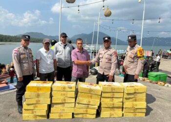 Polisi Salurkan 2,8 Ton Kurma dari Kapolda untuk Warga Banda Aceh-Aceh Besar