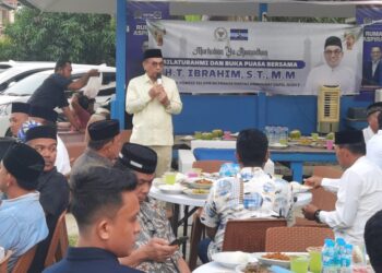 Buka Puasa Bersama Ratusan Warga, HT Ibrahim Salurkan Perlengkapan Ibadah