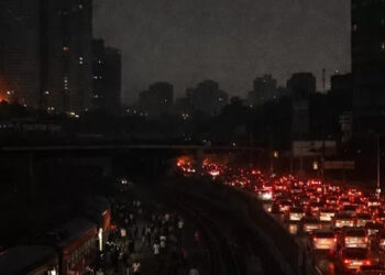 Tel Aviv Blackout: Serangan Rudal Iran Membakar Langit Israel