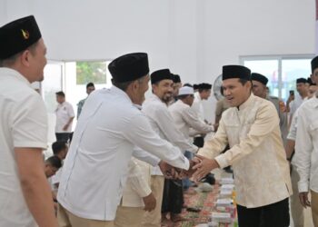 Wagub Aceh Buka Puasa Bersama Korban Bencana di Huntara Pidie Jaya