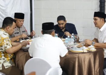 Suasana kehangatan mewarnai kegiatan buka puasa bersama yang digelar di rumah dinas Sekretaris Daerah Aceh, M. Nasir, pada Jumat, 13 Maret 2026. FOTO/Net. Ⓒ Hak cipta foto di atas dikembalikan sesungguhnya kepada pemilik foto