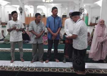 Keuchik Gampong Mulia Serahkan Zakat Mal kepada 45 Mustahik