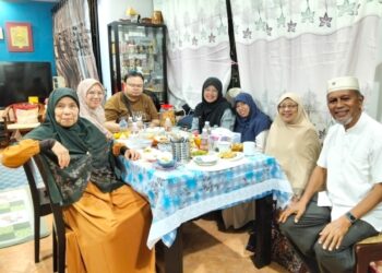 Hangatnya Silaturahmi dan Khidmatnya Shalat Idul Fitri di Singapura