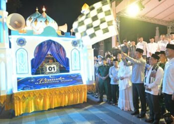 Sekda Aceh Lepas Pawai Takbir Idulfitri 1447 H, Ribuan Warga Antusias Padati Jalan
