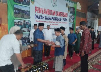 Motivasi Santri, Buka Puasa Bersama dan Berikan Santunan