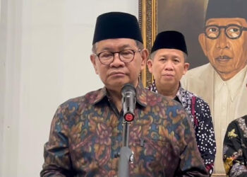 Harga Plastik Melonjak, Pramono Dorong UMKM Beralih ke Daun Pisang