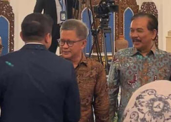 Rocky Gerung Hadiri Pelantikan Jumhur, Sempat Diskusi Etika Kepemimpinan dengan Teddy