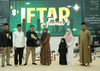 ITF UIN Ar-Raniry Salurkan Sembako dan Santunan Tunai untuk Dhuafa-Petugas Kebersihan