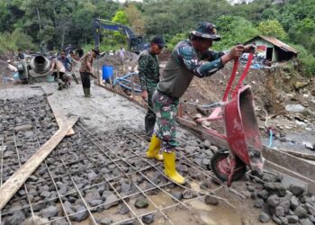 TNI Kebut Pembangunan Jembatan Gantung di Aceh Tenggara
