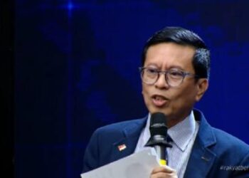Andi Azwan Buktikan Keaslian Foto Ijazah Jokowi, Sebut Riset Roy Suryo Ketinggalan Zaman