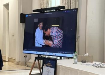 Momen JK Perlihatkan Foto Jokowi Sungkem kepadanya: Saya yang Bawa ke Jakarta