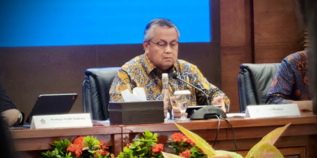 Ramai Gubernur BI Didesak Mundur, Rupiah Sentuh Rp17.713 per Dolar AS