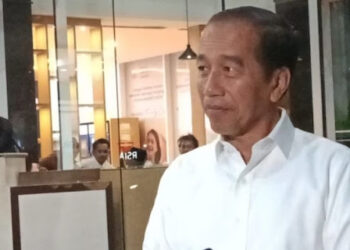 Keliling Indonesia Tak Bikin Ijazah Jokowi Asli
