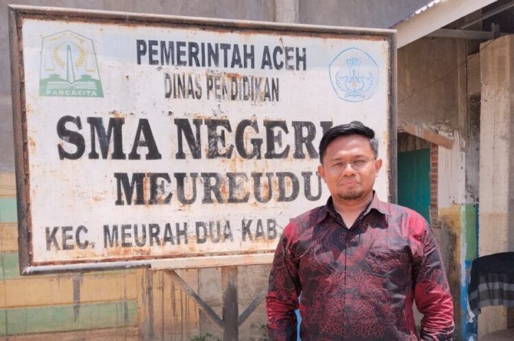Ahmadi M. Isa, M.Pd adalah Guru SMA Negeri 2 Meureudu. FOTO/Dok. Pribadi untuk HAI. Ⓒ Hak cipta foto di atas dikembalikan sesungguhnya kepada pemilik foto