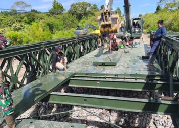 TNI Percepat Pembangunan Jembatan Bailey di Jalur Dua Bandara Rembele