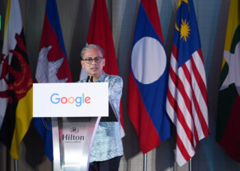 Dato Fahmi giving his remarks. FOTO/Net. Ⓒ Hak cipta foto di atas dikembalikan sesungguhnya kepada pemilik foto
