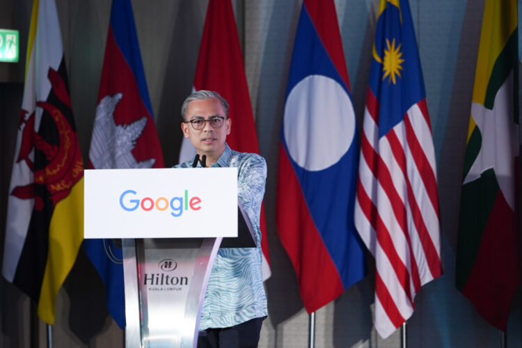 Dato Fahmi giving his remarks. FOTO/Net. Ⓒ Hak cipta foto di atas dikembalikan sesungguhnya kepada pemilik foto