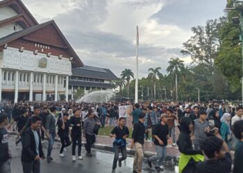 Demo JKA Kembali Ricuh, Water Cannon dan Gas Air Mata Ditembakkan
