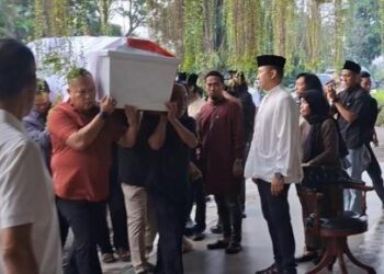 Jenazah Eks Menhan Ryamizard Ryacudu Tiba di Rumah Duka, Diiringi Isak Tangis