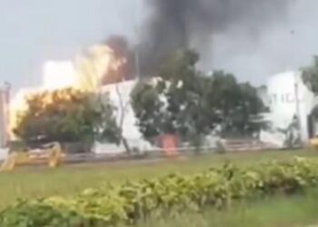 Kebakaran di Pertamina Losarang Indramayu, Asap Pekat Membubung Tinggi