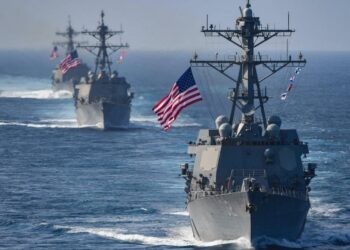 Dihantam Rudal Iran, Kapal Perang AS di Selat Hormuz Putar Balik