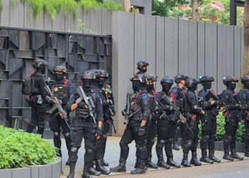 Dikawal Brimob, Penyidik KPK Geledah Rumah Silmy Karim