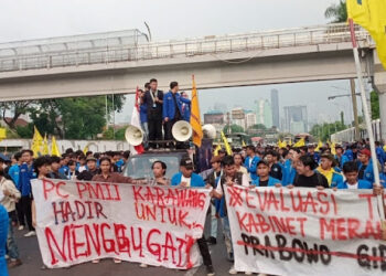 PMII Geruduk Gedung DPR: Evaluasi Total Kabinet Merah Putih