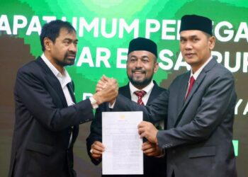Sekda Aceh, Muhammad Nasir Resmi diangkat menjadi Komisaris Utama Bank Aceh Syariah. FOTO/Humas Pemerintah Aceh. Ⓒ Hak cipta foto di atas dikembalikan sesungguhnya kepada pemilik foto