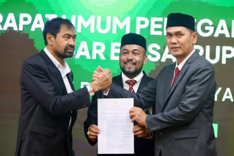 Sekda Aceh, Muhammad Nasir Resmi diangkat menjadi Komisaris Utama Bank Aceh Syariah. FOTO/Humas Pemerintah Aceh. Ⓒ Hak cipta foto di atas dikembalikan sesungguhnya kepada pemilik foto
