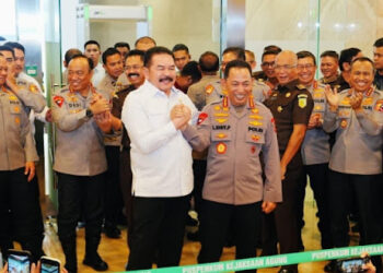 Bongkar Kasus TPPU Febrie, Publik Tak Butuh Foto Pejabat Saling Lempar Senyum
