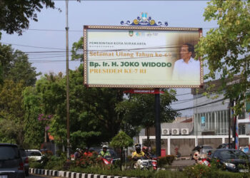 Baliho Ulang Tahun Jokowi Disoal, Pengamat Minta PPID Buka Dokumen Perizinan