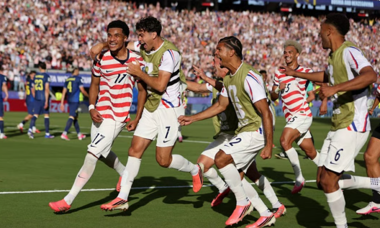 Main dengan 10 Orang, Amerika Serikat Singkirkan Bosnia 2-0 dan Lolos ke 16 Besar