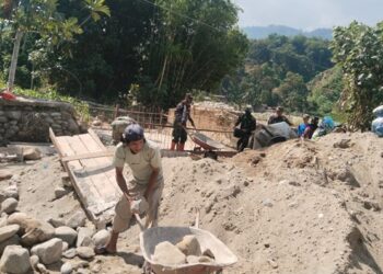Gotong Royong TNI dan Warga Percepat Pembangunan Jembatan Gantung di Aceh Tenggara