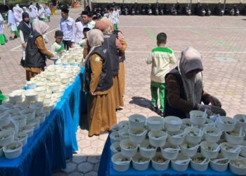 Gemarikan Hadir di Ma’had Daarut Tahfizh Al-Ikhlas, DKP Aceh Sajikan 1.000 Porsi Olahan Ikan untuk Santri