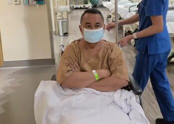 Geger! Hotman Paris Mendadak Pakai Kursi Roda usai Mundur dari Pengacara Febrie Adriansyah