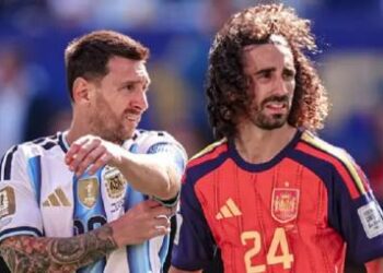 Viral! Marc Cucurella Tutup Mulut Saat Bicara dengan Messi, Kok Tidak Kartu Merah?