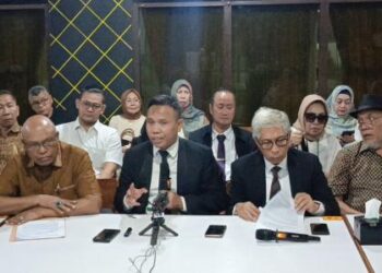 Sidang Dokter Tifa Disetop, Khozinudin Sindir Keaslian Ijazah Jokowi Jadi Tak Bisa Dibuktikan
